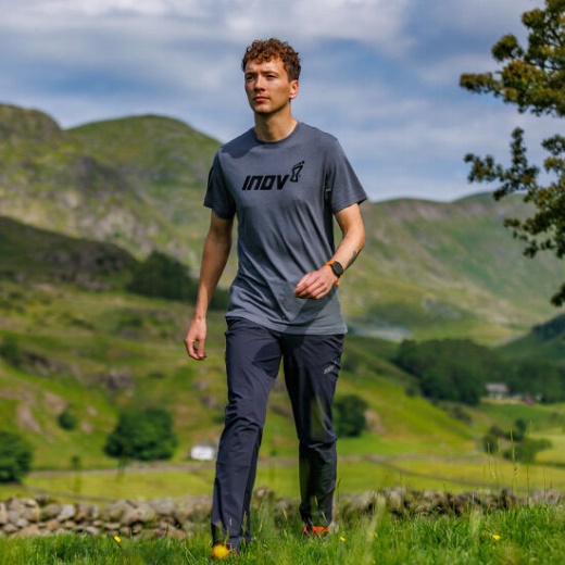 Graafinen T-paita Lyhythihainen ''inov-8'' Miesten Harmaa