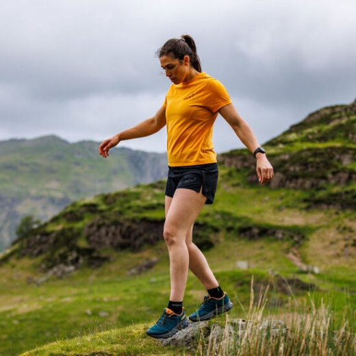 Inov-8 Graafinen T-paita Ss ''brändi'' Naisten Keltainen