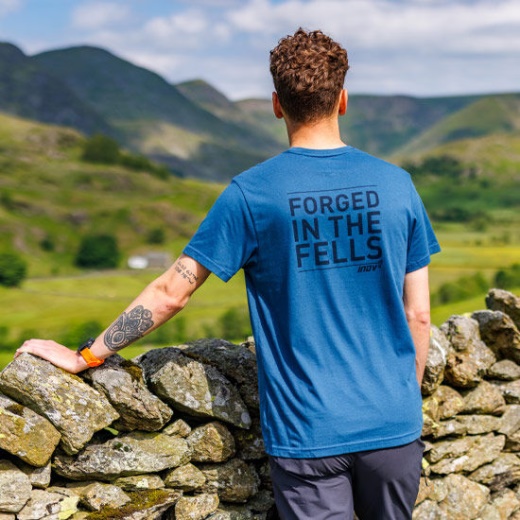 Inov-8 Laivastonsininen Graafinen T-paita Lyhythihainen ''taottu'' Miesten