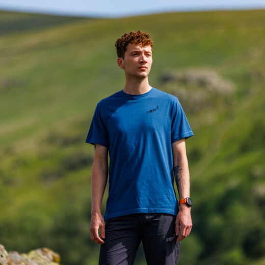 Inov-8 Laivastonsininen Graafinen T-paita Lyhythihainen ''taottu'' Miesten