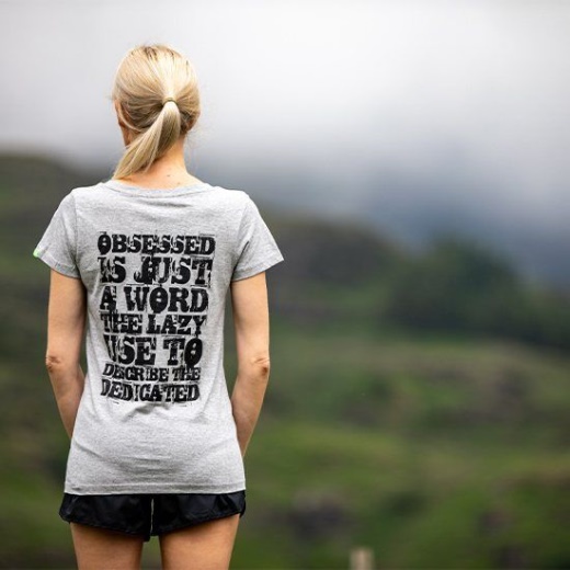 Luomupuuvillainen T-paita ''obsessed'' Naisten Inov-8 Vaaleanharmaa